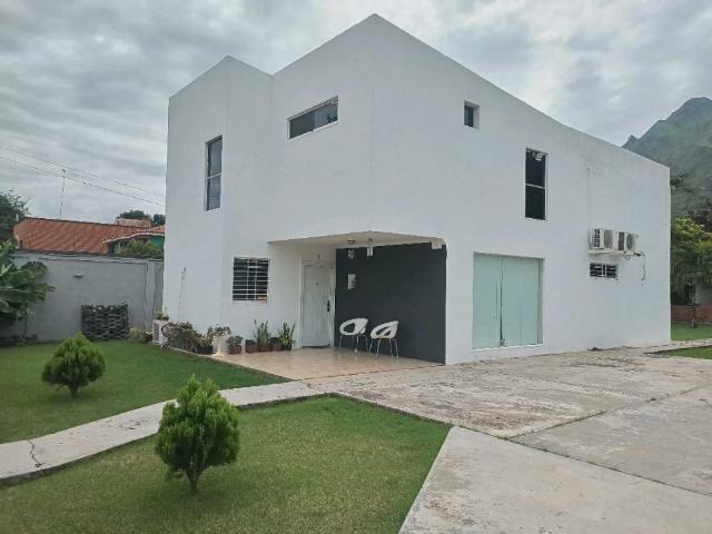 CASA PRINCIPAL Y SECUNDARIA EN PARCELA DE 1000m2 EN LAS MOROCHAS IV