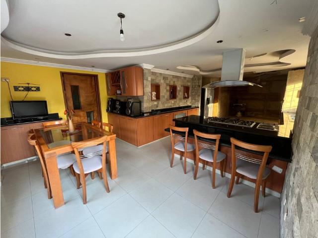 Casa Quinta en Venta, Urb. La Floresta, Maracay