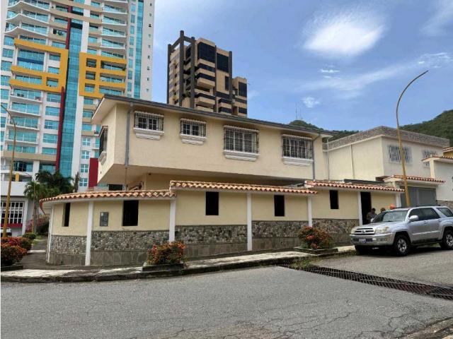 CASA QUINTA EN VENTA URB. LAS CHIMENEAS GH 10015046