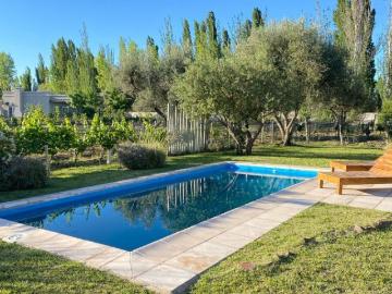 Casa quinta en venta, barrio miraviñas, en cuadro benegas, san rafael