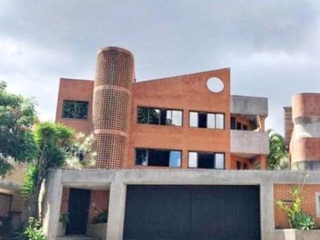 CASA QUINTA EN VENTA LOMAS DE BELLO MONTE