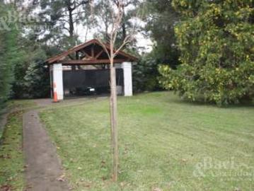 Casa quinta en barrio Los Rosaled