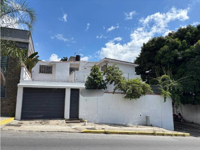 CASA QUINTA EN LOS DOS CAMINOS