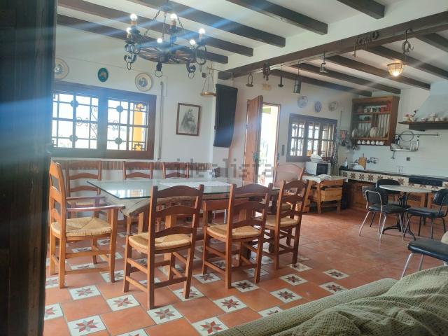 Casa rústica, Coin