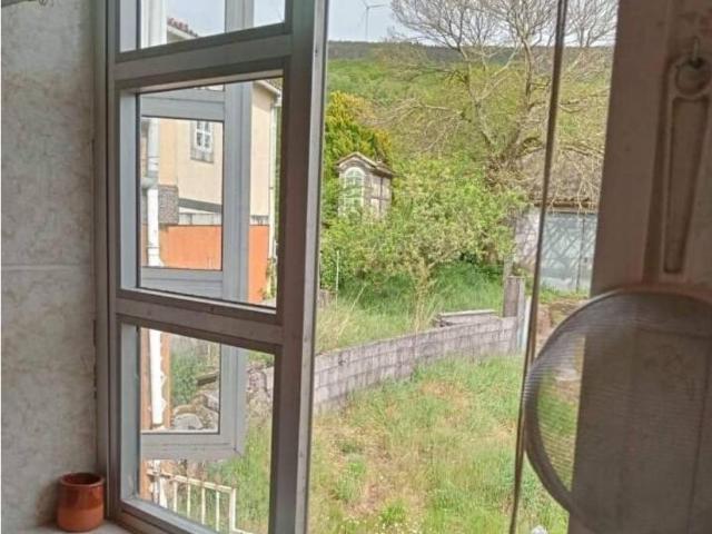 Casa rústica, con mucho terreno y hórreo en venta en Vilacha Concello Rodeiro/Lalín