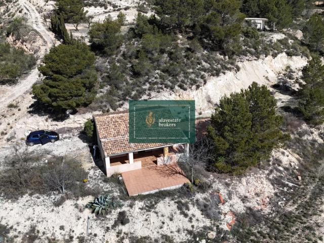 CASA RÚSTICA CON TERRENO AGRARIO