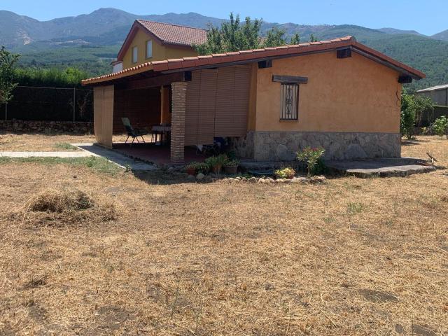 Casa rústica con terreno de 2.000 m2 en Hervás