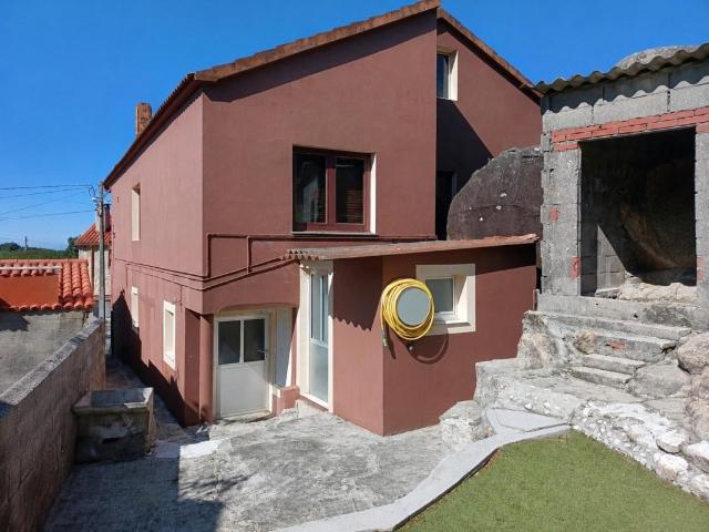 CASA RÚSTICA CON TERRENO Y GRAN POTENCIAL EN CARNOTA — ESPACIO, TRANQUILIDAD Y CALIDAD DE VIDA A UN PASO DE A CORUÑA
