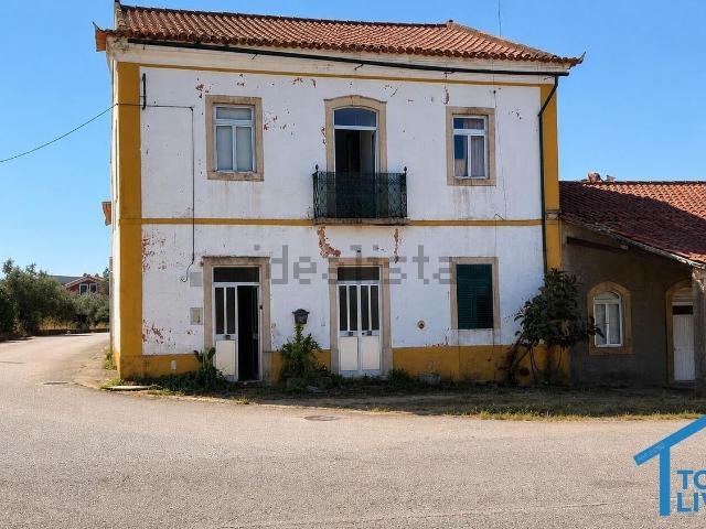 Casa rústica, Casais e Alviobeira
