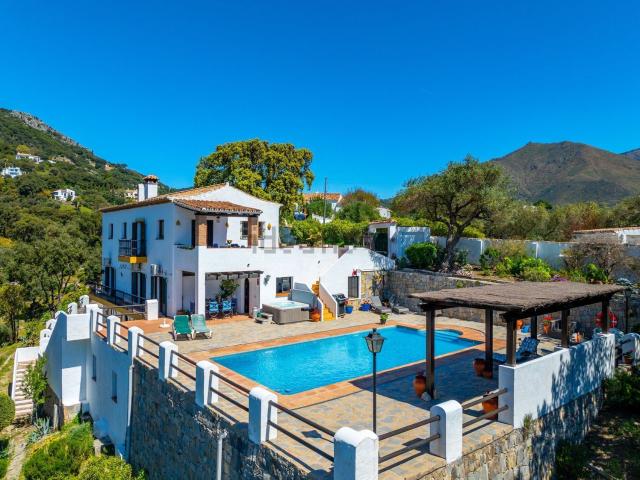 Casa rústica, Casares