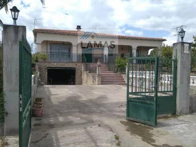 Casa rústica / Caserío en Venta en Talayuela