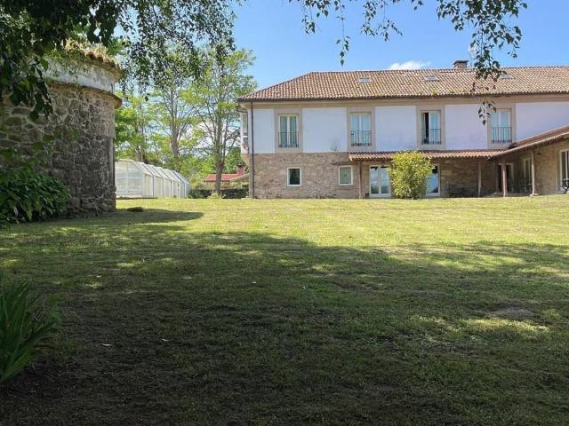 Casa rústica / Caserío en Venta en Teo