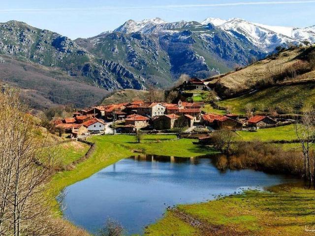 Casa rústica / Caserío en Venta en Teverga