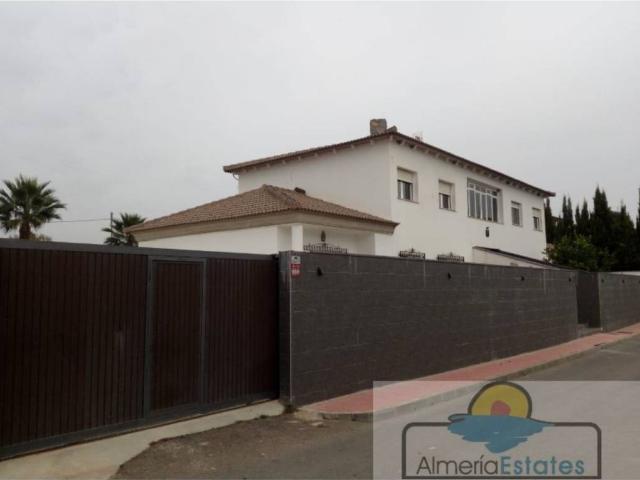Casa rústica / Caserío en Venta en Tíjola