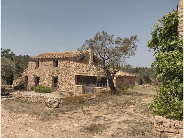 Casa rústica / Caserío en Venta en Tivissa