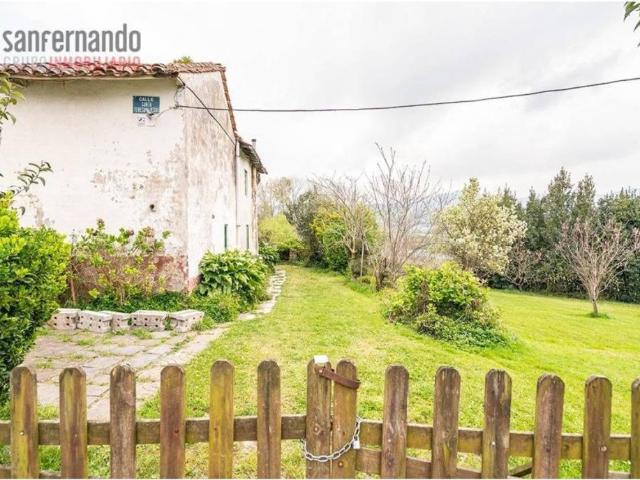 Casa rústica / Caserío en Venta en Torrelavega