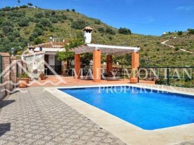 Casa rústica / Caserío en Venta en Torrox