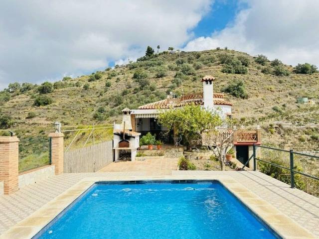Casa rústica / Caserío en Venta en Torrox