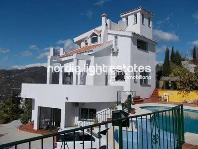 Casa rústica / Caserío en Venta en Torrox