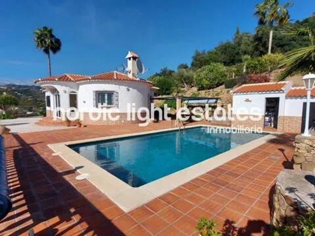 Casa rústica / Caserío en Venta en Torrox