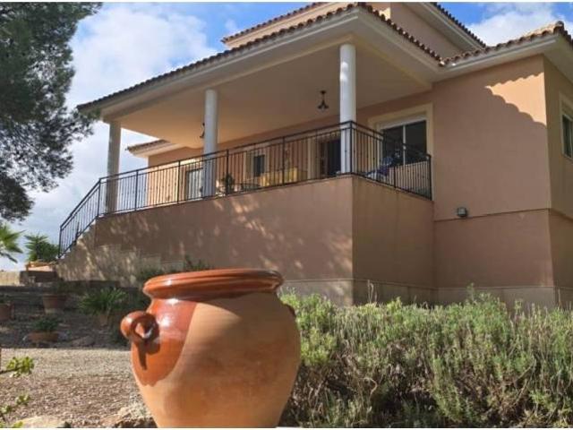 Casa rústica / Caserío en Venta en Totana
