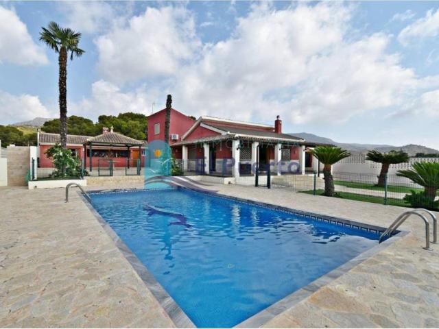 Casa rústica / Caserío en Venta en Totana