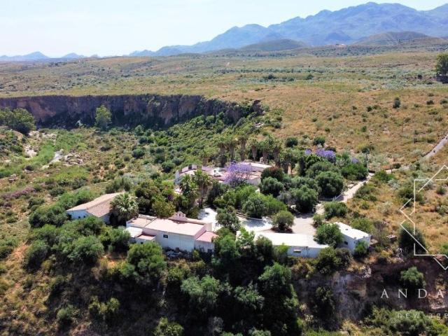 Casa rústica / Caserío en Venta en Turre