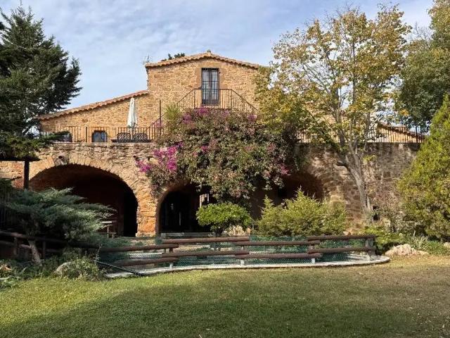 Casa rústica / Caserío en Venta en Ullastret