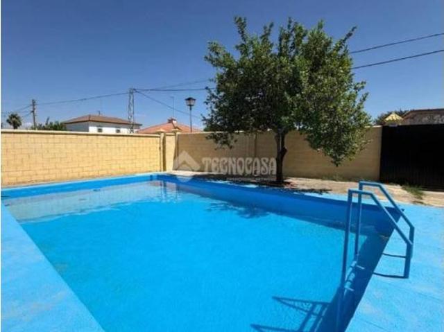 Casa rústica / Caserío en Venta en Utrera