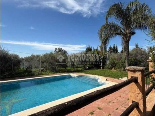 Casa rústica / Caserío en Venta en Utrera