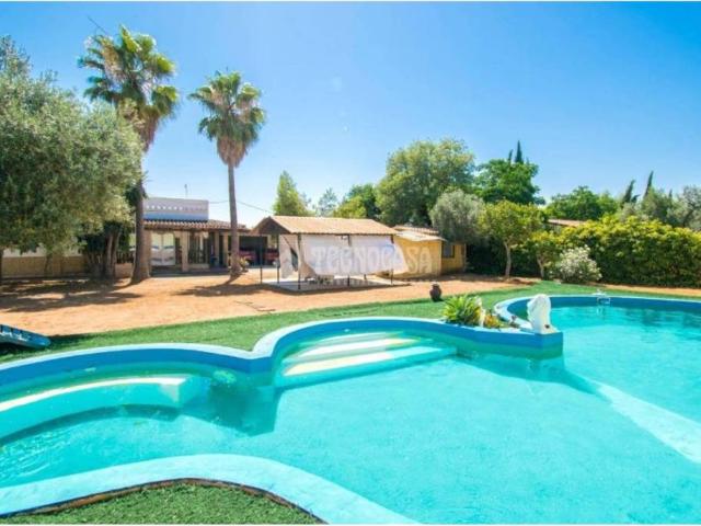 Casa rústica / Caserío en Venta en Utrera