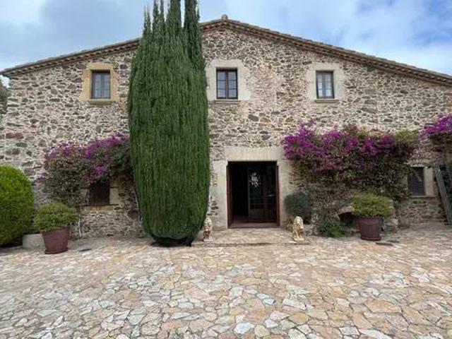 Casa rústica / Caserío en Venta en Vall llobrega