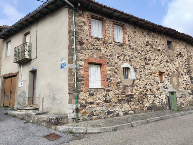 Casa rústica / Caserío en Venta en Vegacervera