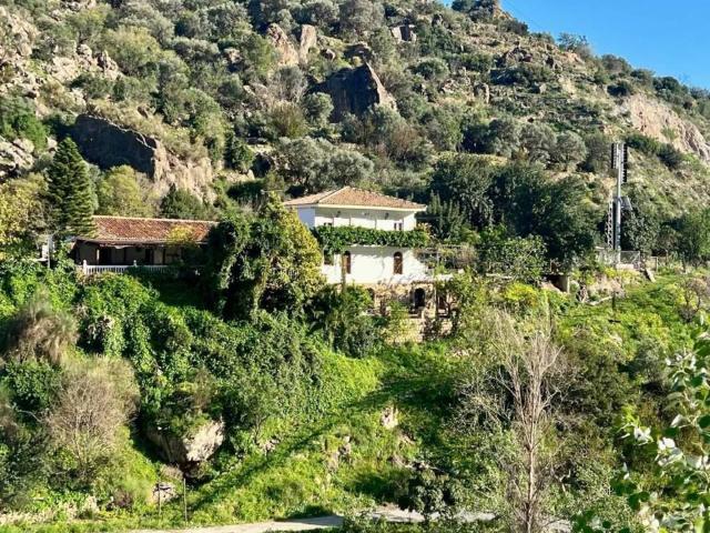 Casa rústica / Caserío en Venta en Vélez de Benaudalla