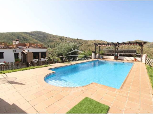 Casa rústica / Caserío en Venta en Vélez de Benaudalla