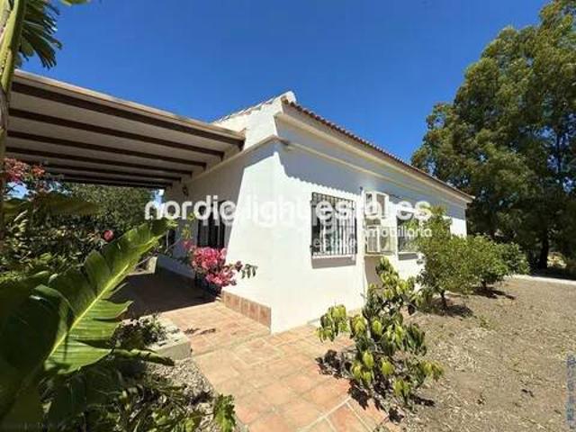Casa rústica / Caserío en Venta en Vélez Málaga