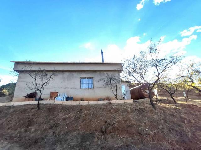 Casa rústica / Caserío en Venta en Villamena