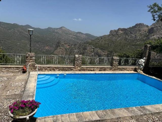 Casa rústica / Caserío en Venta en Villanueva del Arzobispo