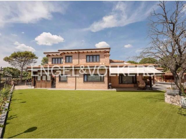 Casa rústica / Caserío en Venta en Villaviciosa de Odón