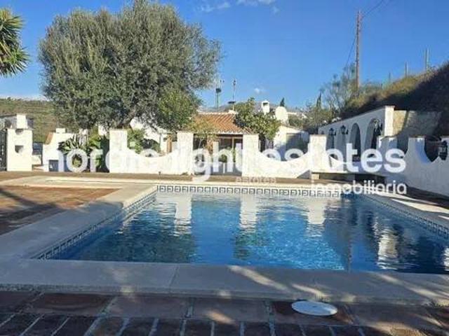 Casa rústica / Caserío en Venta en Viñuela