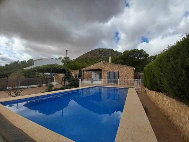 Casa rústica / Caserío en Venta en Yecla