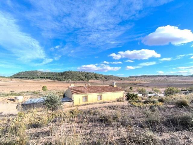 Casa rústica / Caserío en Venta en Yecla