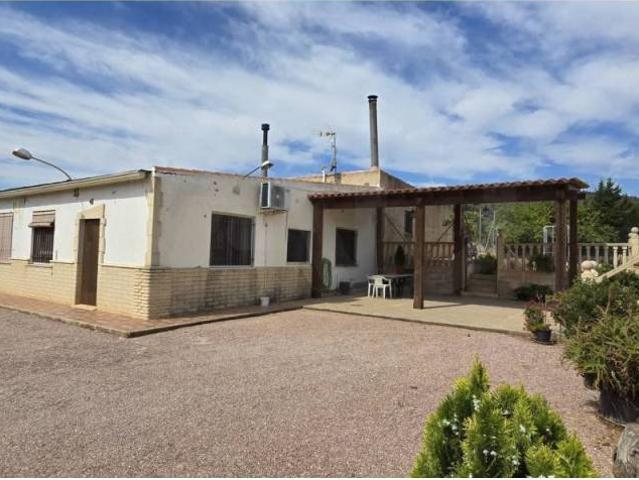 Casa rústica / Caserío en Venta en Yecla