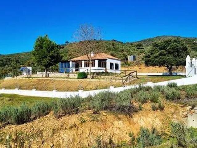 Casa rústica / Caserío en Venta en Zufre