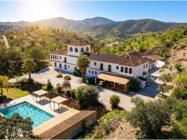 Casa rústica / Caserío en Venta en Almogía