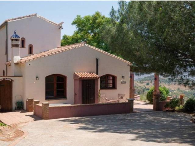Casa rústica / Caserío en Venta en Almogía