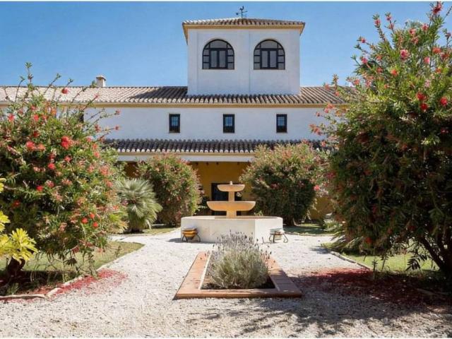 Casa rústica / Caserío en Venta en Almogía