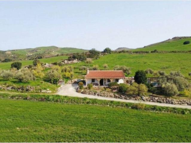 Casa rústica / Caserío en Venta en Álora