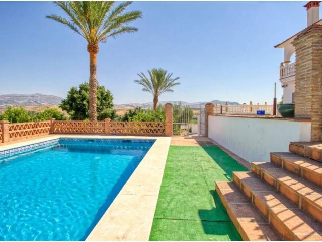 Casa rústica / Caserío en Venta en Álora