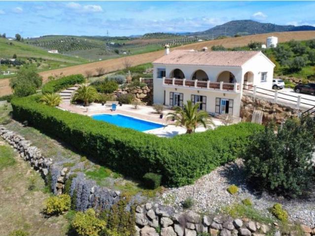 Casa rústica / Caserío en Venta en Álora